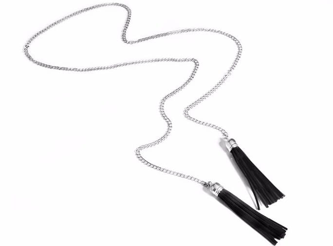 Sieviešu kaklarota ar pušķīšiem/pomponiem