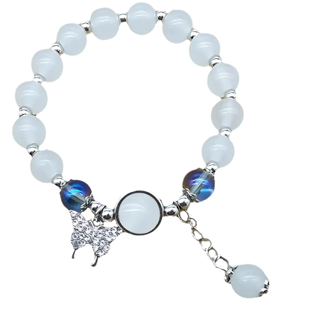 Balta pērlīšu rokassprādze ar tauriņa kulonu