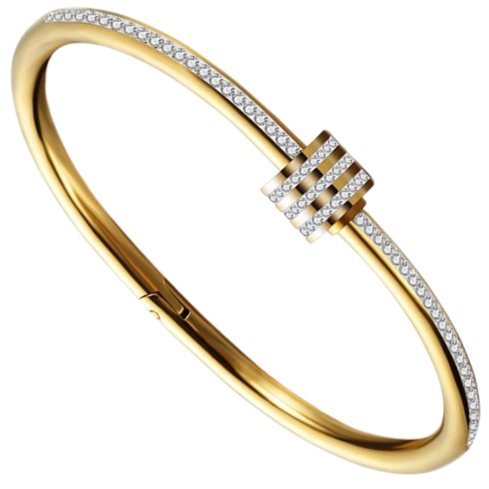 Zelta stingra aproce ar cirkoniem