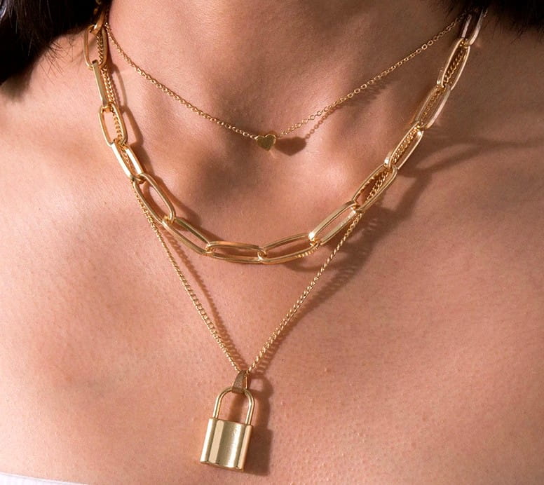 Ķēdes kaklarota ar slēdzeni un sirdi, metāla