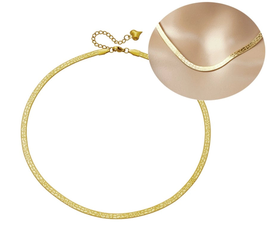 Zelta kaklarota "Žmijka" ar panteras motīvu, ķirurģiskais tērauds