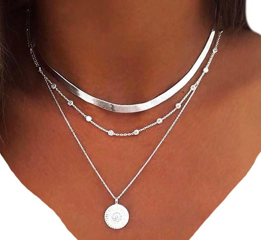 Sudraba krāsas kaklarota ar monētu