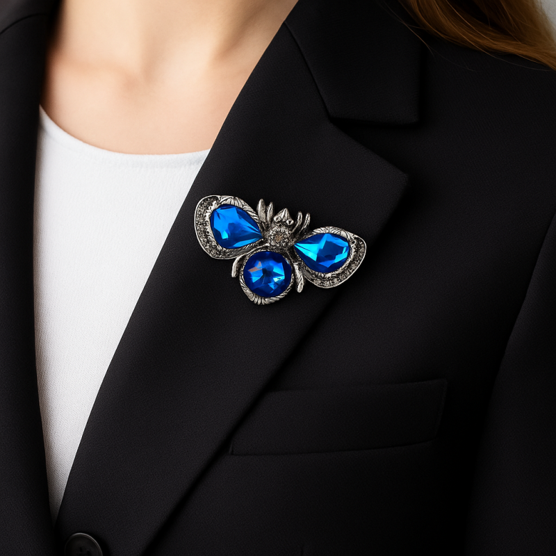 Dekoratīvā piespraude "Zilais kukainis" (BZ223)