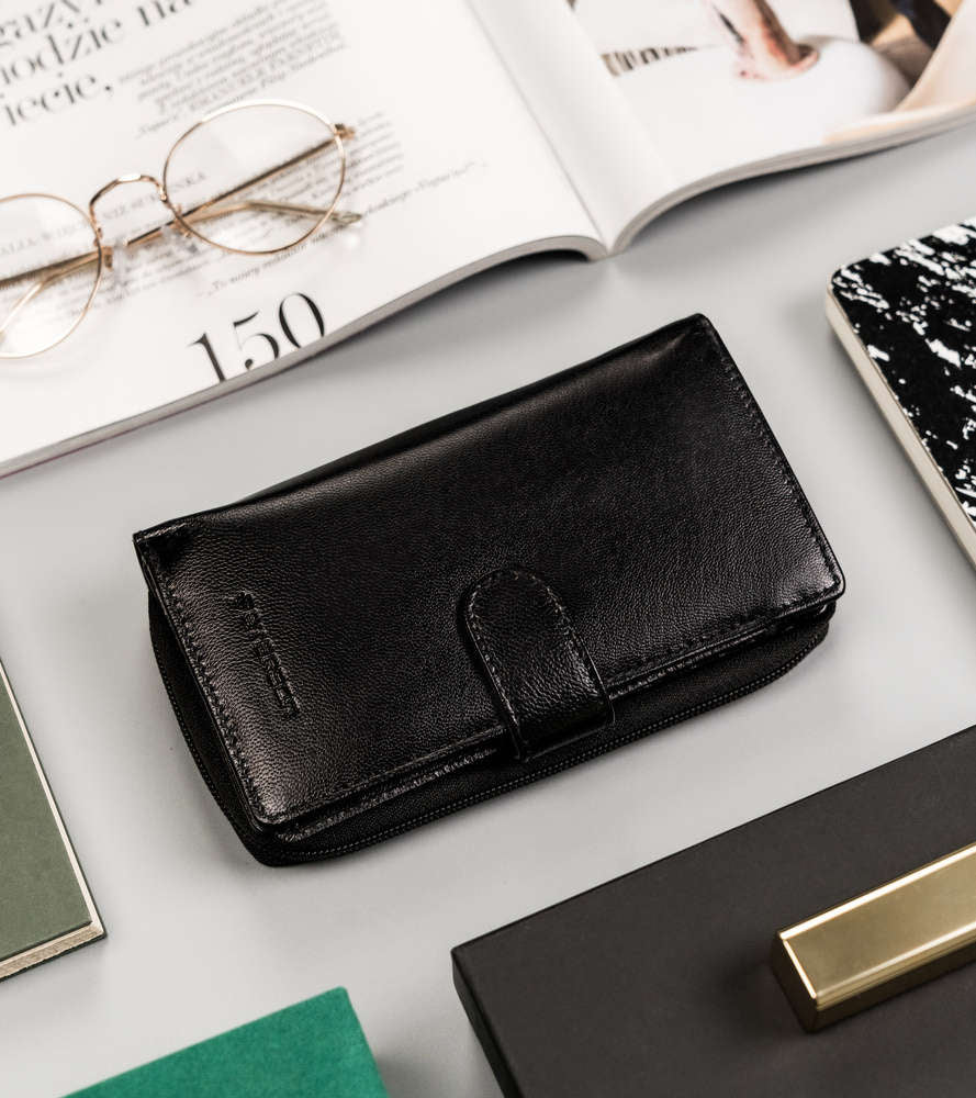 Liels sieviešu maks Peterson D42, melns D1942