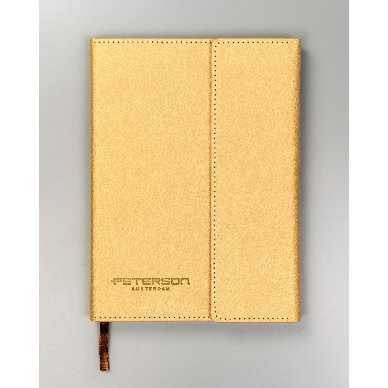 Dāvanu komplekts: piezīmju grāmatiņa ar magnētisko aizdari un melna pildspalva