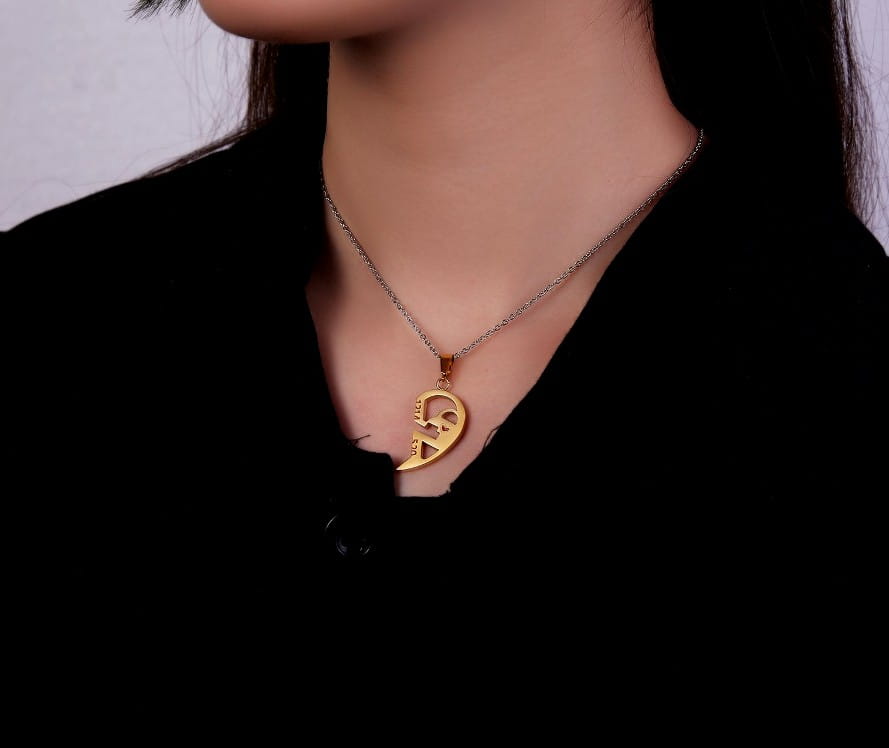 DIVDAĻĪGI KULONI K22