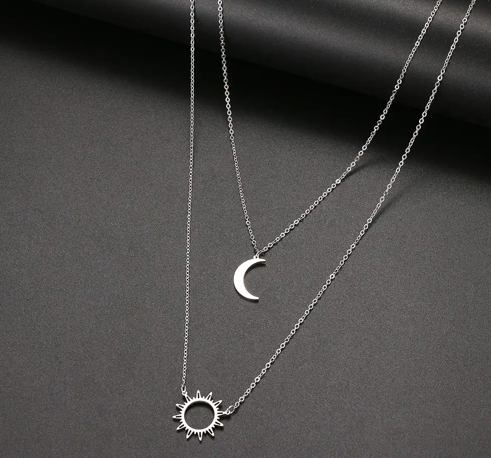 Sieviešu kaklarota A4, sudraba krāsā