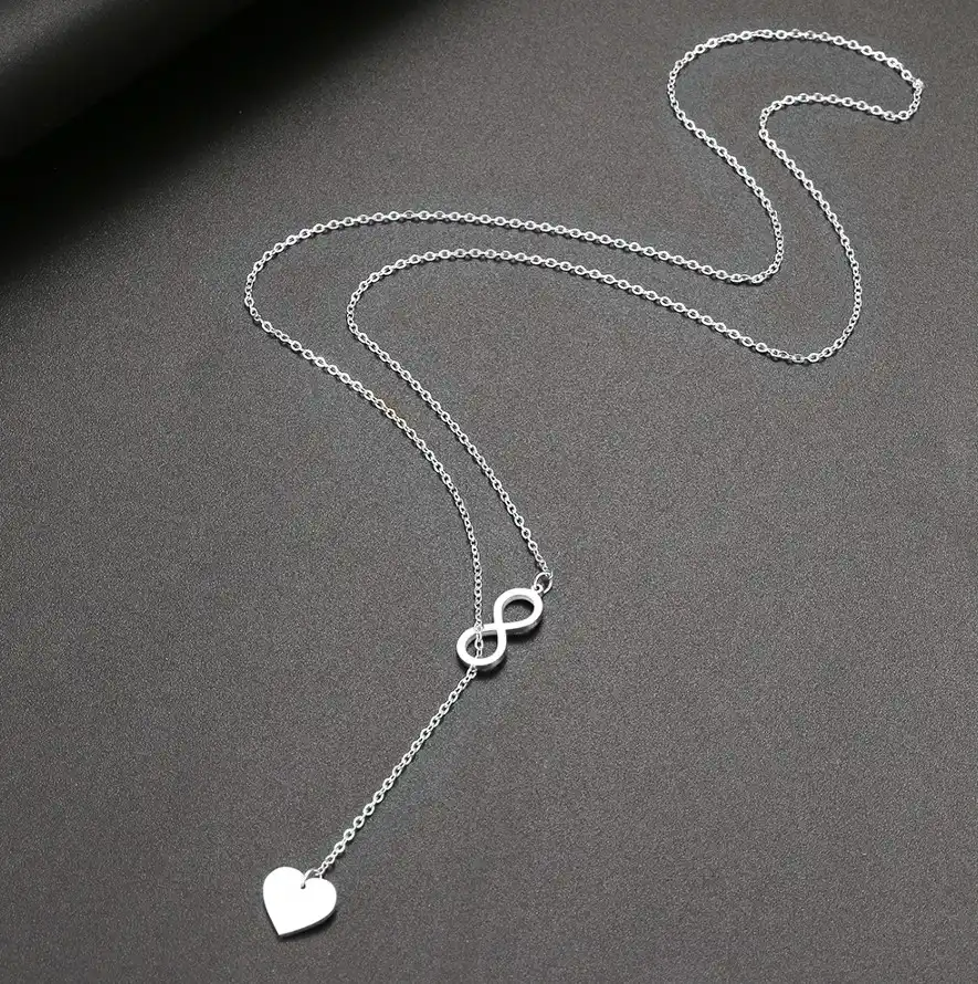 Sieviešu kaklarota B17, sudraba krāsā