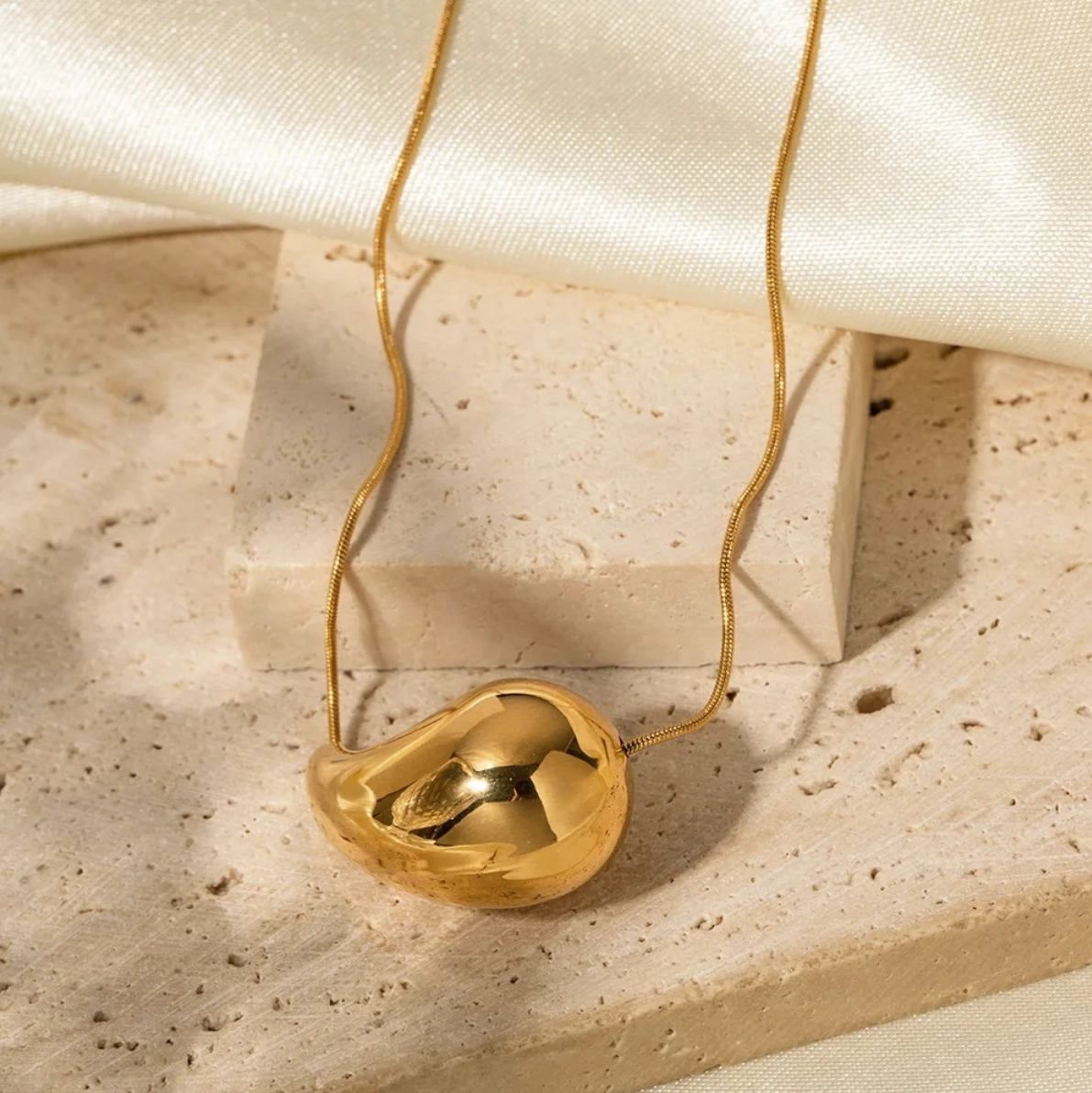 Sieviešu kaklarota D62