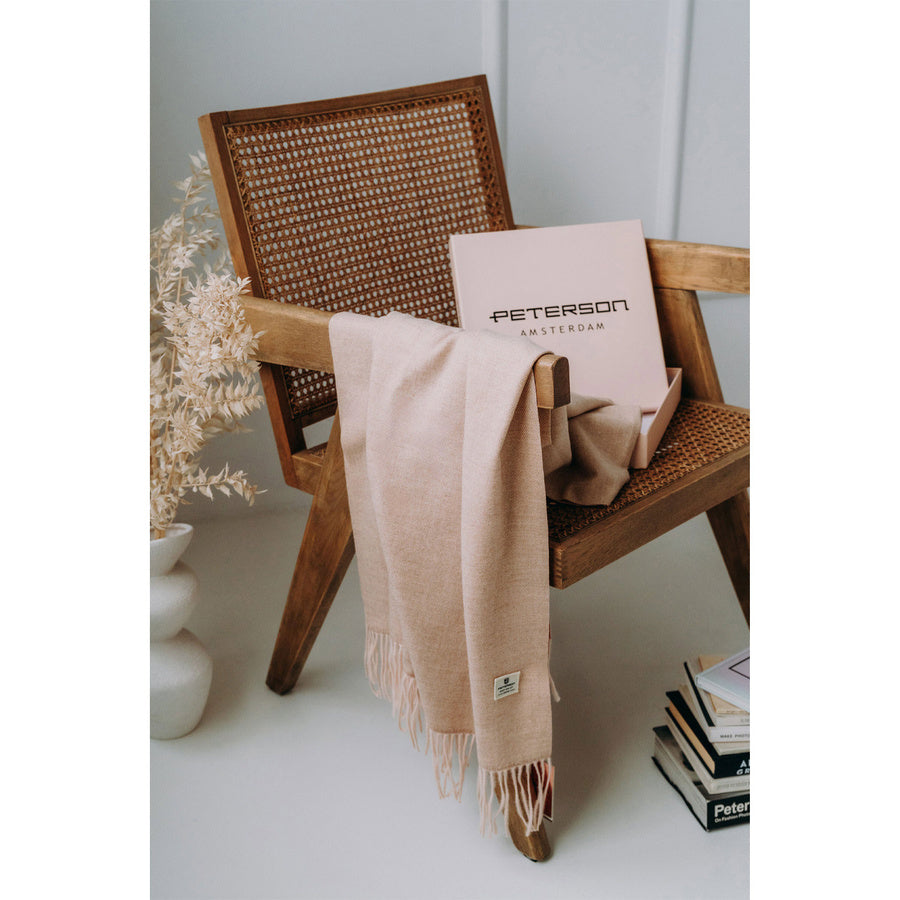 Klasiska bēša šalle ar bārkstīm - Peterson P55