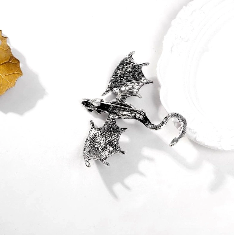 Zila pūķa piespraude ar cirkoniem