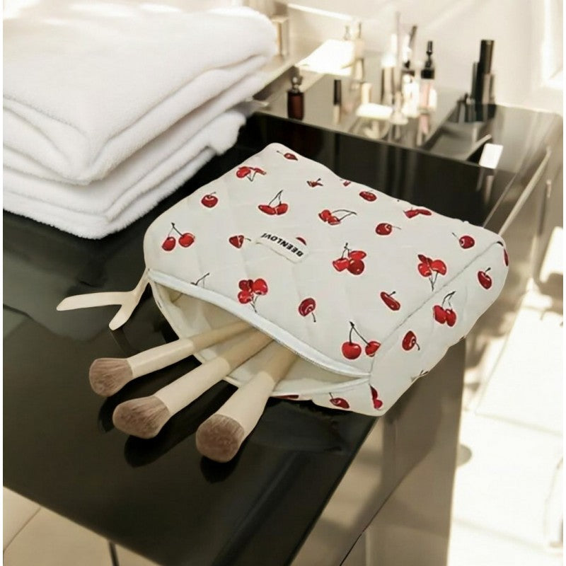 Sieviešu kosmētikas somiņa ar ķiršiem 19 cm x 24 cm KS124