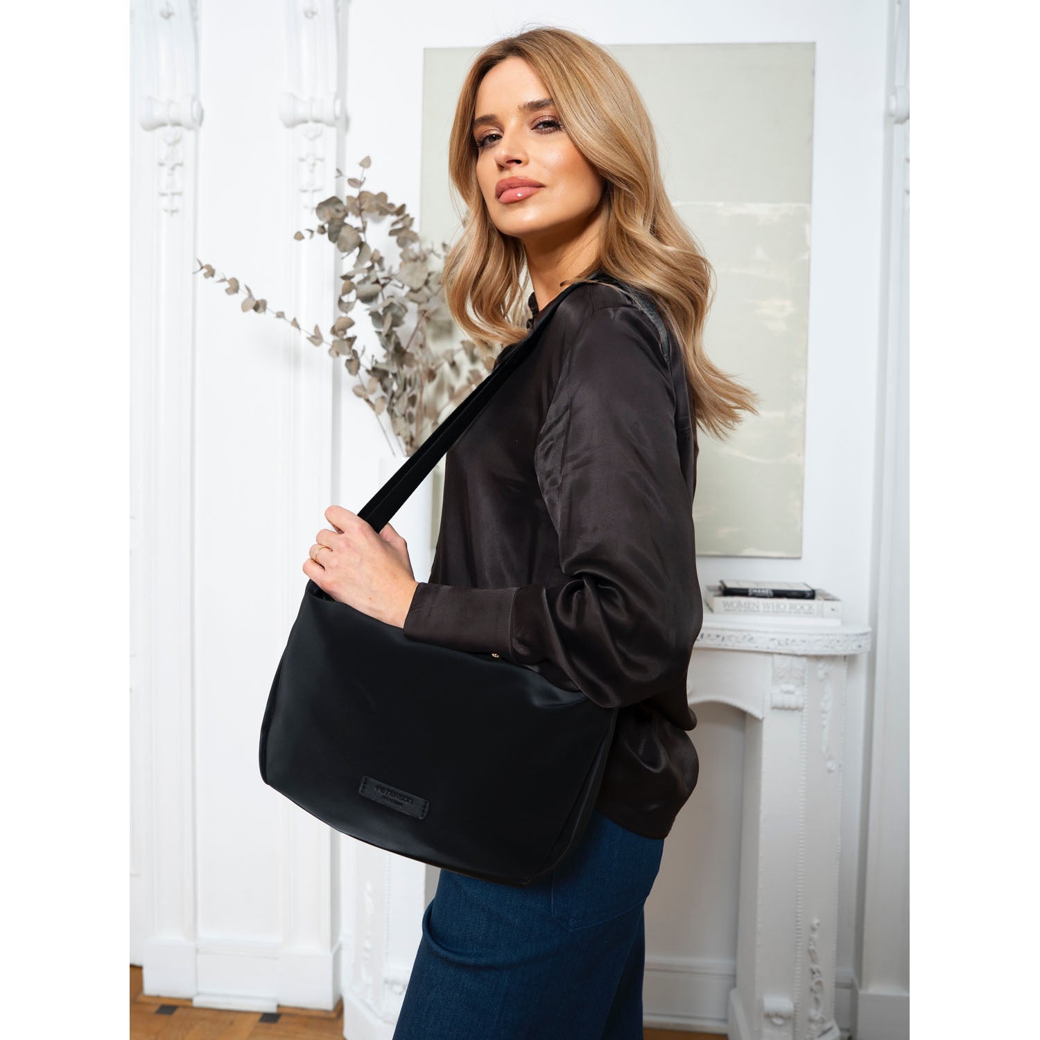 Sieviešu plecu soma, melna, R500