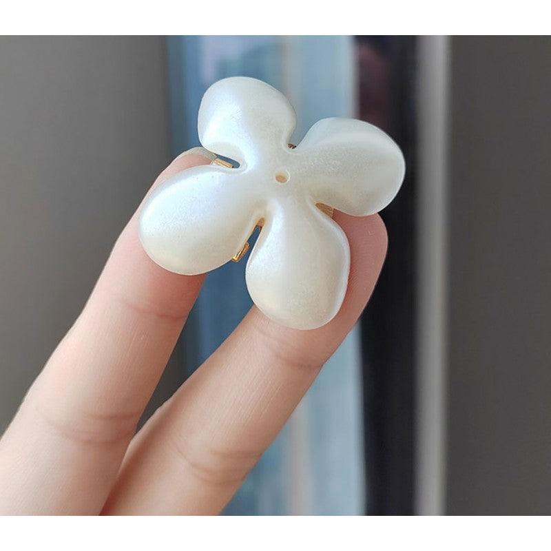 Dekoratīva piešujama vai pielīmējama ziedu piespraude ar pērlēm (BZ174)