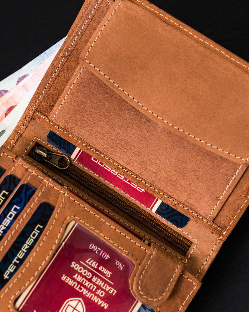 Vīriešu maks Peterson HU2 gaiši brūns S541