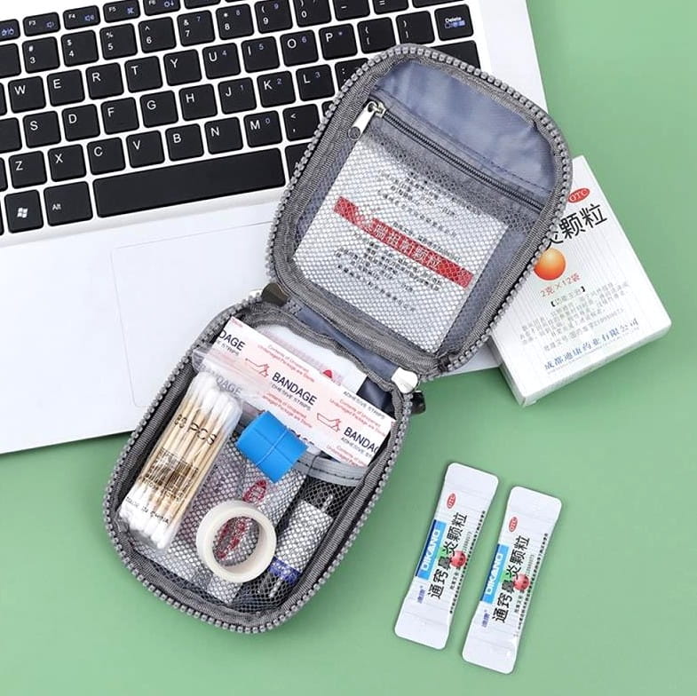 PIRMĀS PALĪDZĪBAS APĢĒRBS E57