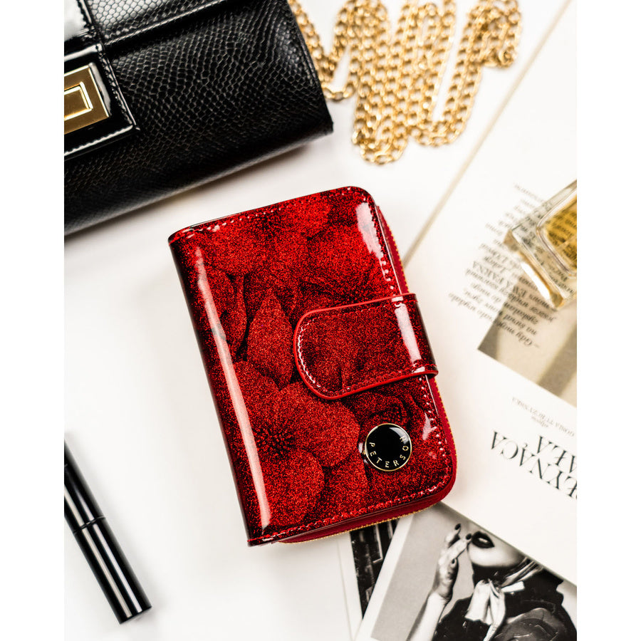 Moteriška vertikali raudona piniginė „Peterson“ iš natūralios ir ekologiškos odos, užsegama užtrauktuku ir spaude ST73