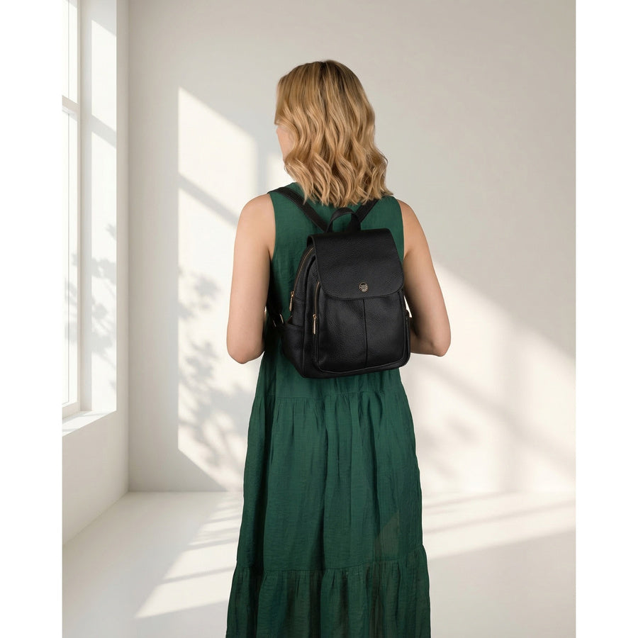 Peterson sieviešu pilsētas mugursoma ar atloku, melna, no ekoloģiskās ādas D94