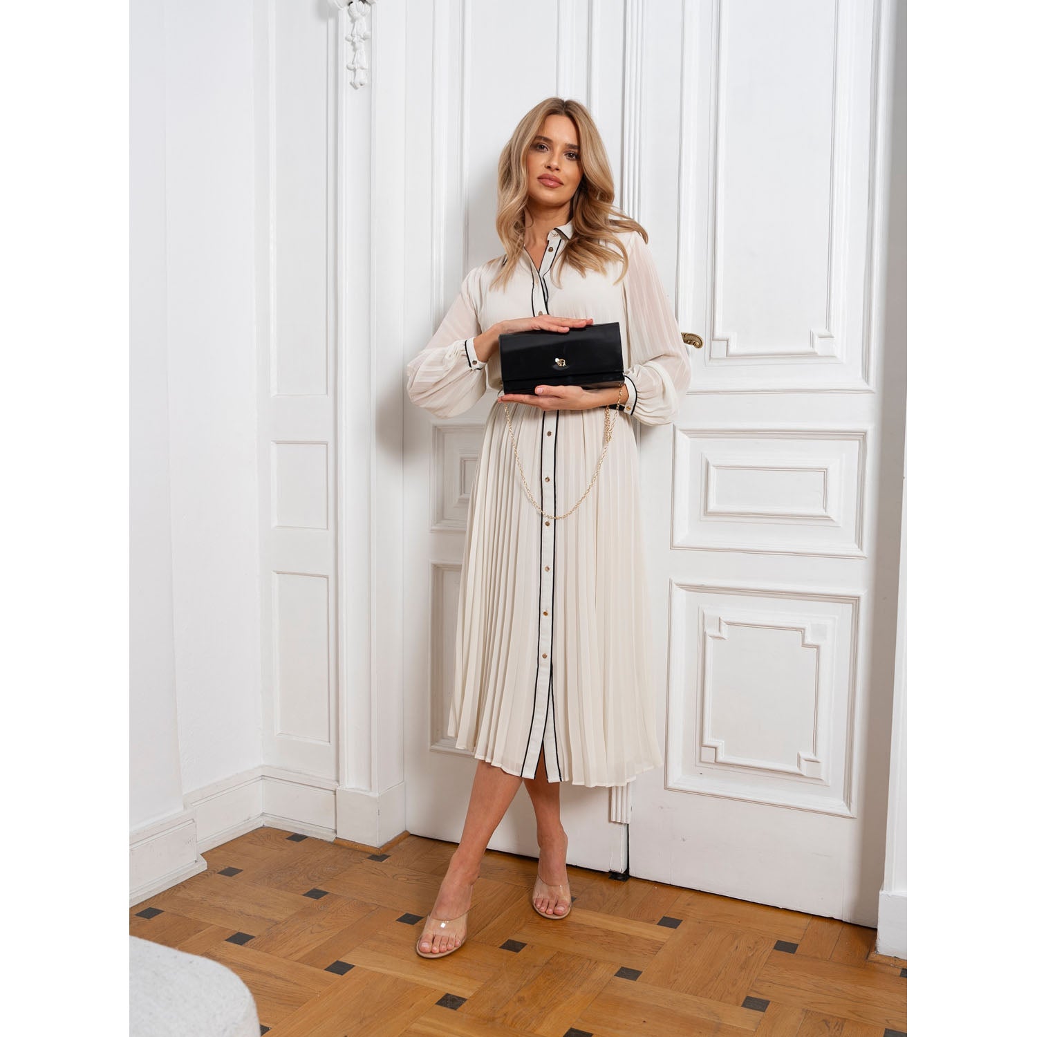 Sieviešu rokassoma, melna, mākslīgā āda, ar ķēdīti N394