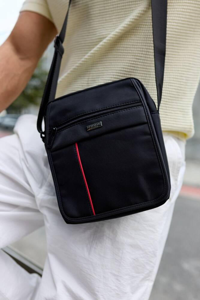 Vidēja izmēra vīriešu rokassoma Peterson, melna RV12