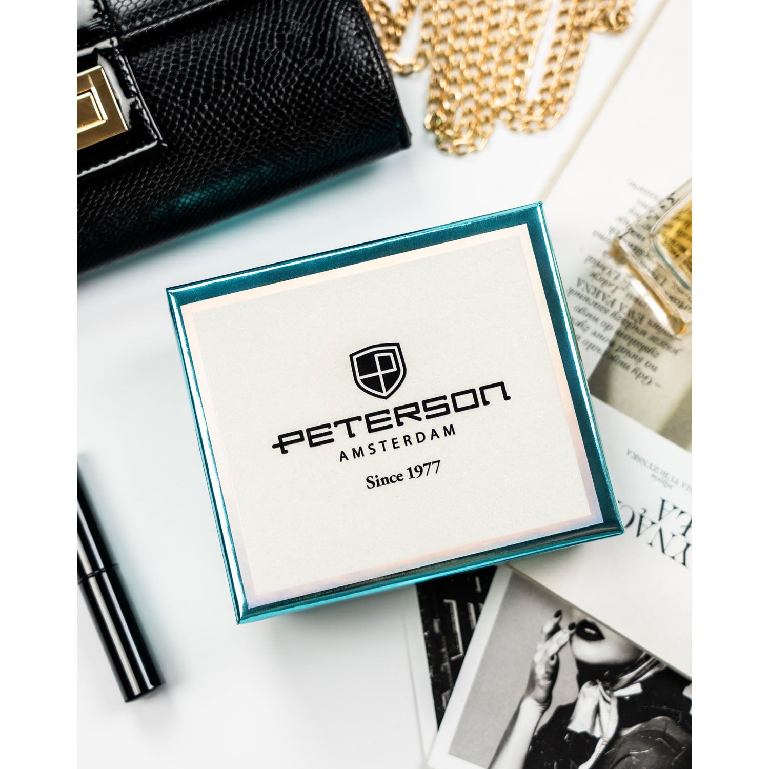 Vidēja izmēra sieviešu maks Peterson, zelta krāsā PT4