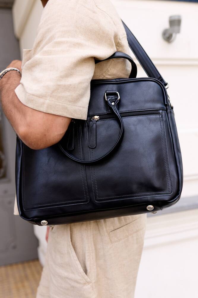 Vidēja izmēra vīriešu rokassoma Peterson, melna RV9