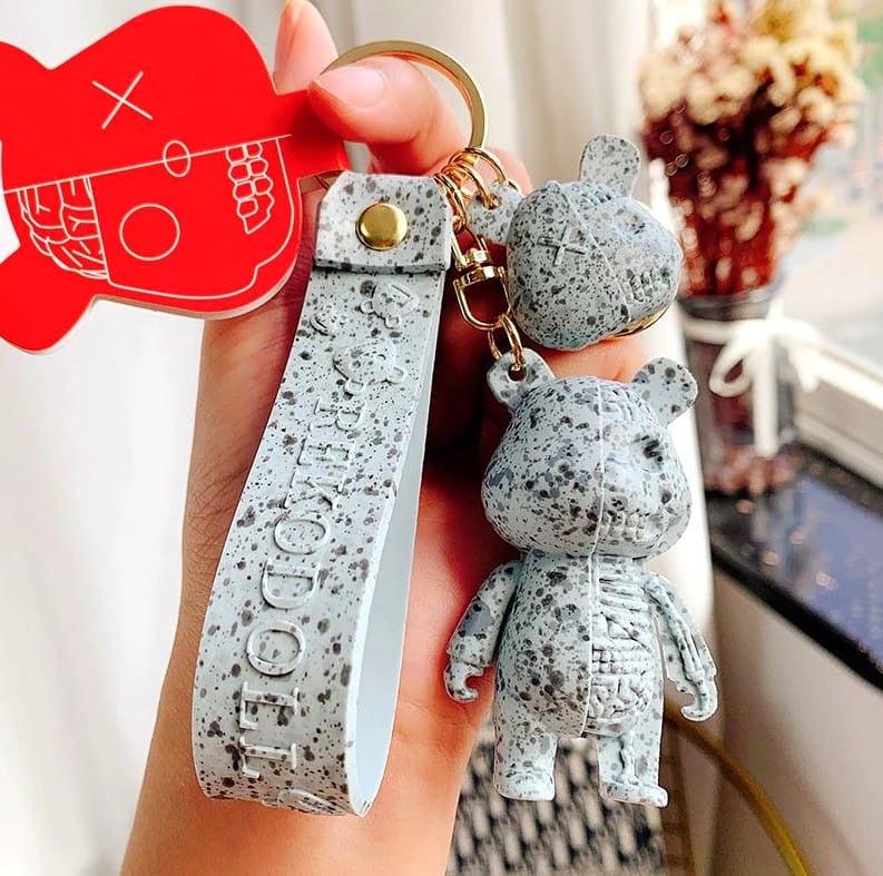 Atslēgu piekariņš J6