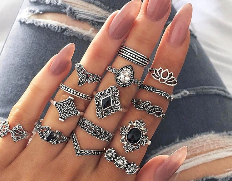 Antīku sudraba gredzenu komplekts