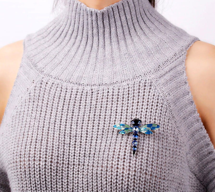 Broša, zili kristāli, spāre