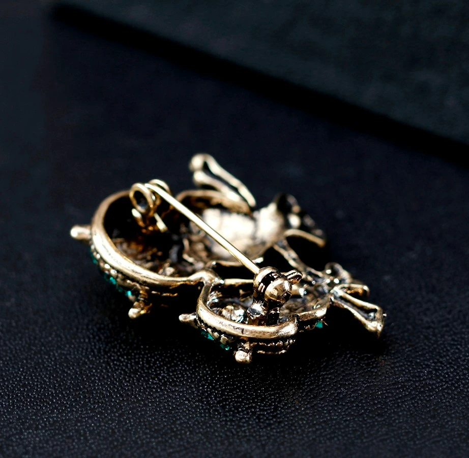 Broša sievietēm - pūces A55