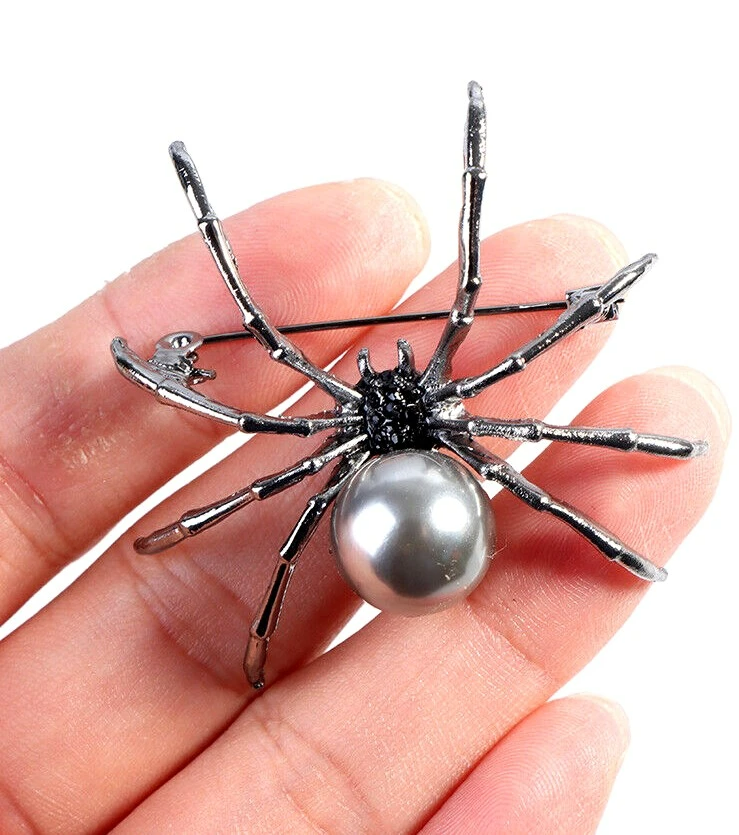 Sieviešu piespraude - zirneklis A43