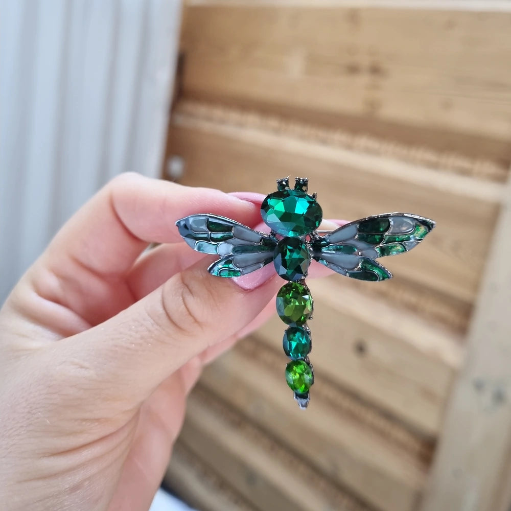 Broša, zaļas kristāla detaļas