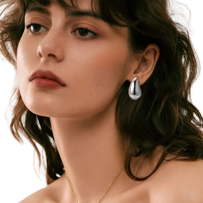 Sudraba auskari no ķirurģiskā tērauda