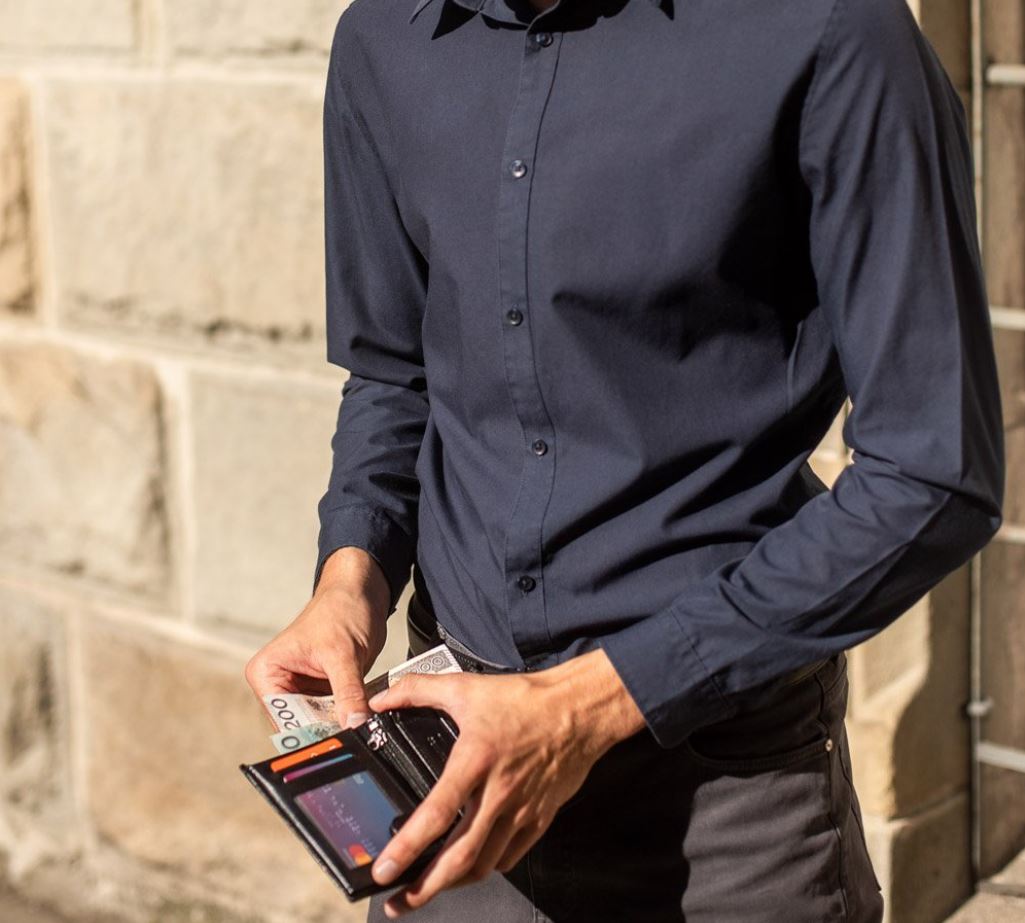 Vīriešu ādas maks STEVENS ar RFID aizsardzību, melns S196