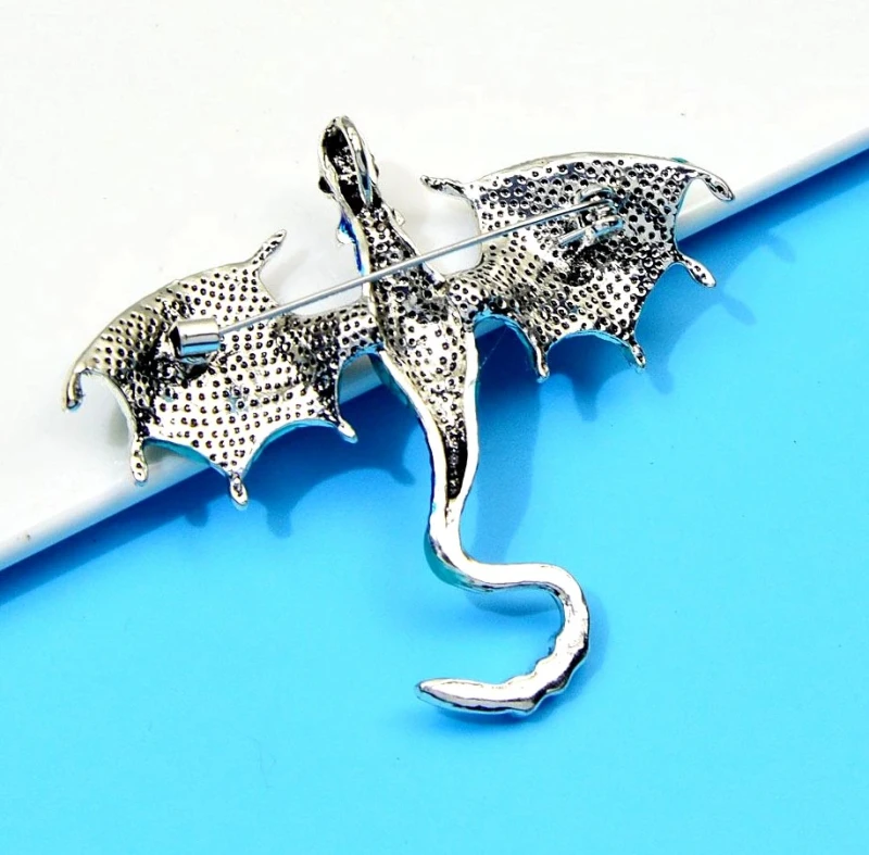 Zaļā pūķa piespraude, S18