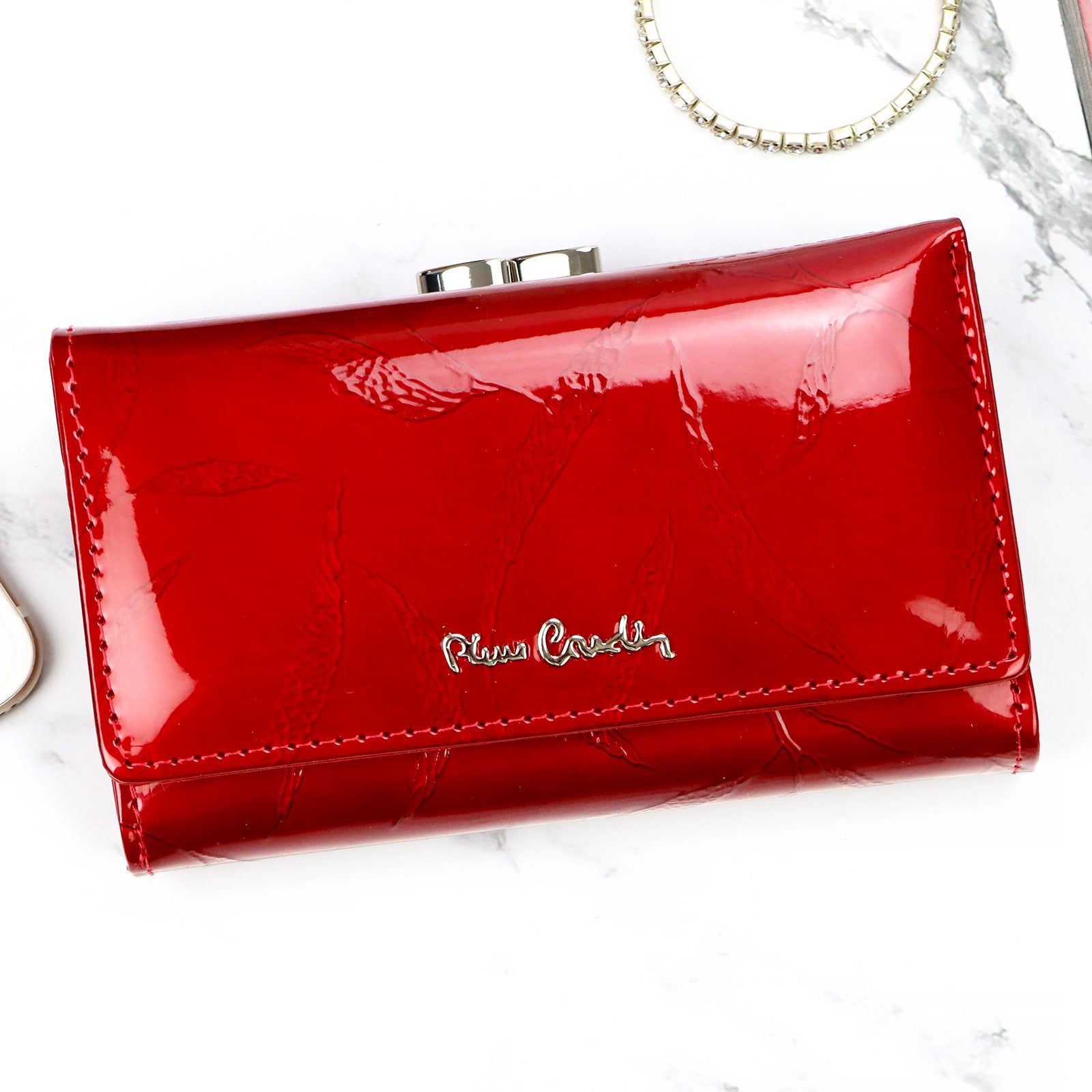 Pierre Cardin 02 LEAF-N 108 raudona lakuotos odos piniginė czerwony
