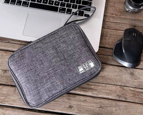 Ceļojumu maciņš USB kabeļiem un lādētājiem