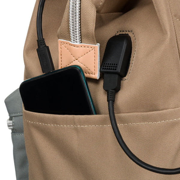 Sieviešu ceļojumu mugursoma, poliesters, divas krāsas, viens nodalījums, deviņas kabatas