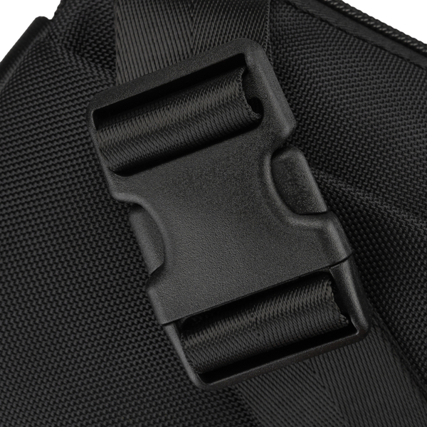 Vīriešu mazā melnā "Peterson" vieglā pilsētas soma pāri plecam (crossbody), aizverama ar rāvējslēdzēju, no tekstila D89