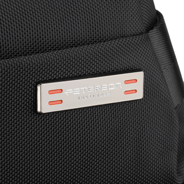 Vīriešu mazā melnā "Peterson" vieglā pilsētas soma pāri plecam (crossbody), aizverama ar rāvējslēdzēju, no tekstila D89