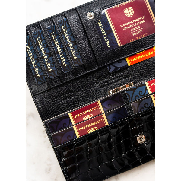 Juoda moteriška lakuotos natūralios odos piniginė su RFID apsauga – Peterson DS4