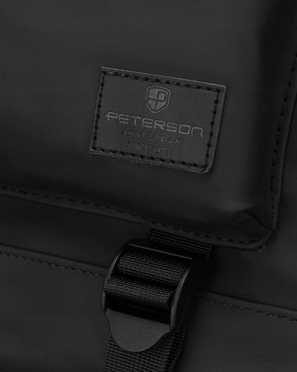 Liela ūdensnecaurlaidīga pilsētas mugursoma Peterson, melna K23