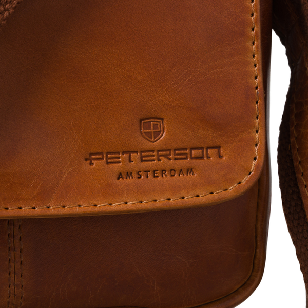 Mazā vīriešu ādas brūnā plecu soma "Peterson" RT2