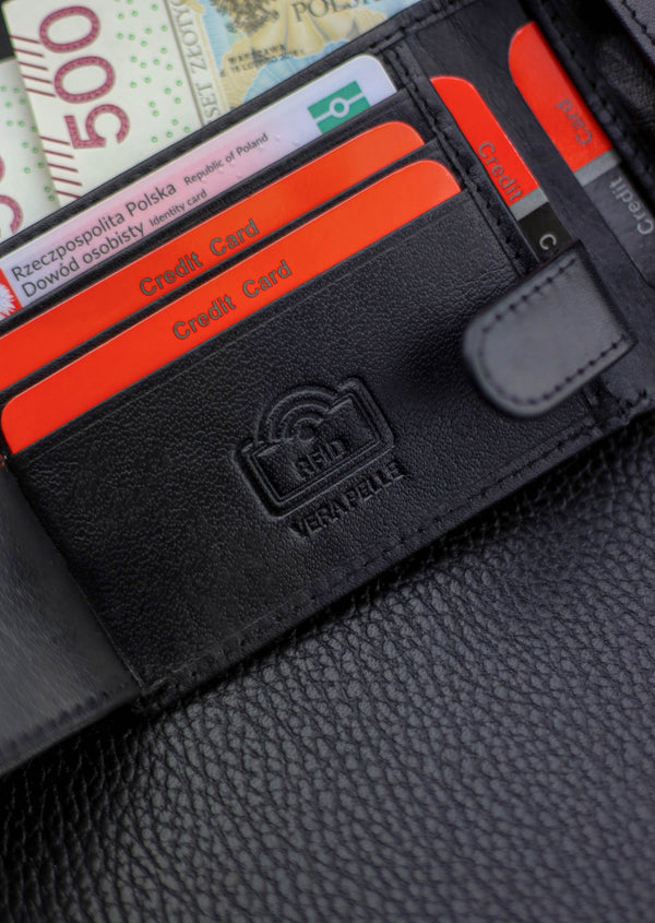 Vīriešu ādas maks Pierre Cardin, ar RFID aizsardzību A323506 