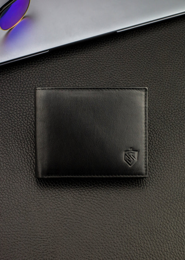 Dāvanu komplekts vīriešiem – STEVENS ādas maks ar RFID aizsardzību, izdzīvošanas karte un dāvanu maisiņš 8824