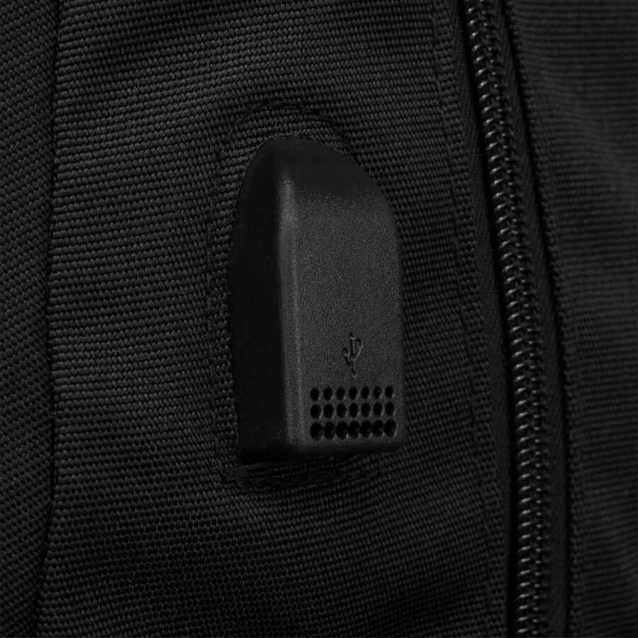 Juoda mokyklinė kuprinė su USB Peterson