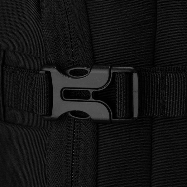 Vidēja izmēra unisex mugursoma Peterson, melna N516