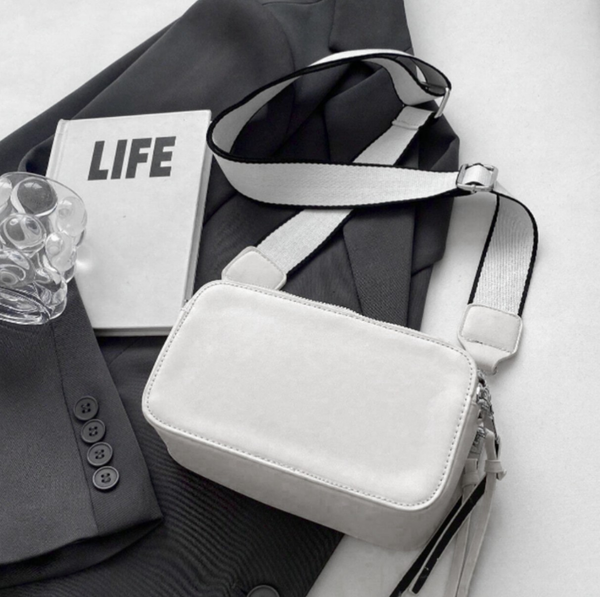 Sieviešu rokassoma D15, balta R299