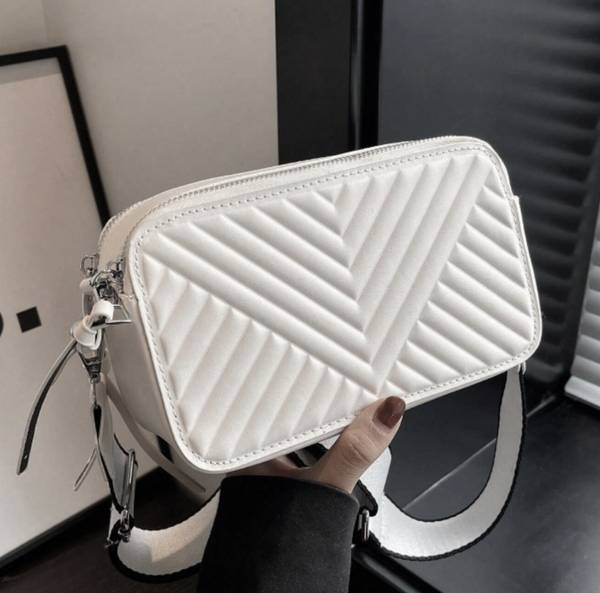 Sieviešu rokassoma D15, balta R299