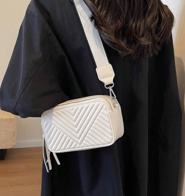 Sieviešu rokassoma D15, balta R299